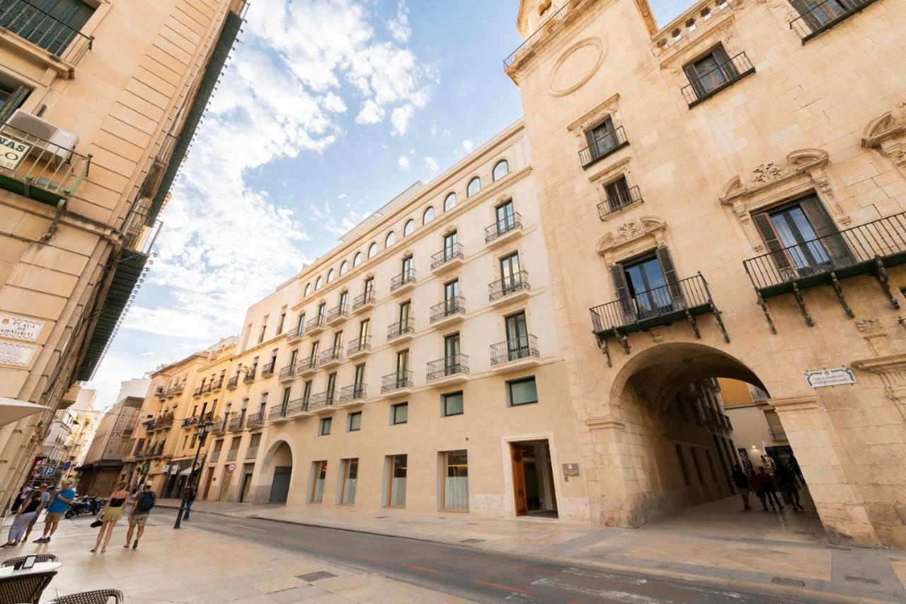 Eurostars Portico Аликанте Екстериор снимка The Palau de la Generalitat, seat of the Government of the Balearic Islands.