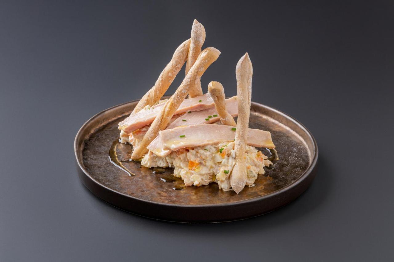 Eurostars Portico Аликанте Екстериор снимка A plate of chicken and potato salad