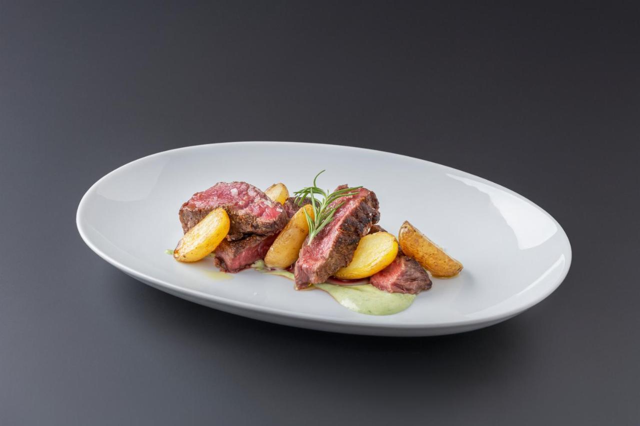 Eurostars Portico Аликанте Екстериор снимка A steak with potatoes
